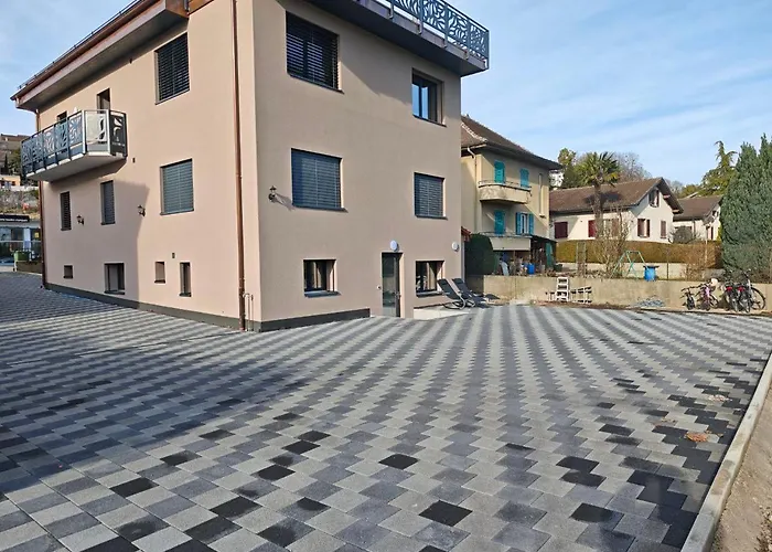 Premium Furnished For Business And Family - *