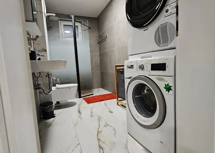 Premium Furnished For Business And Family - *